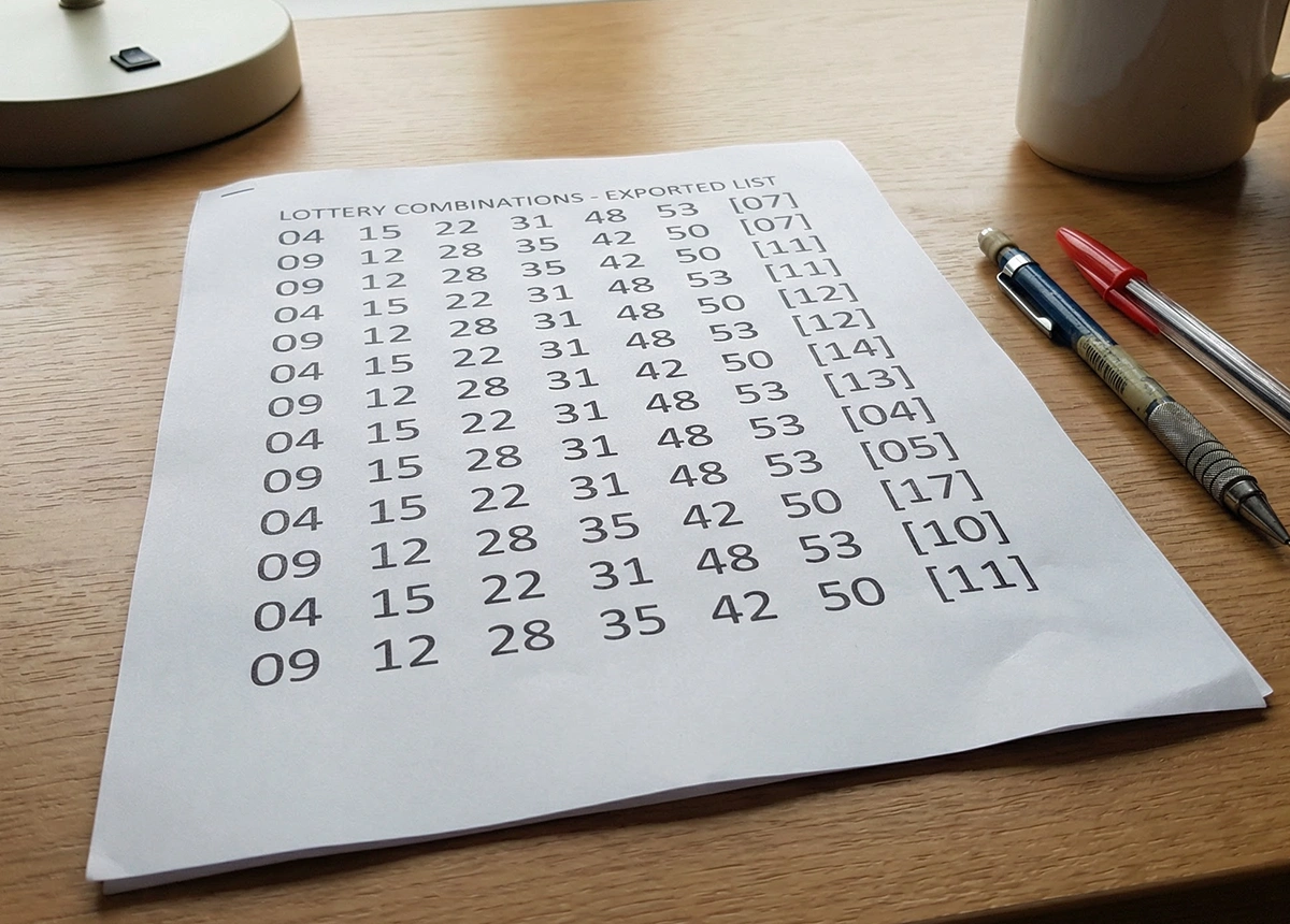Lista de combina&ccedil;&otilde;es de loteria impressa em papel